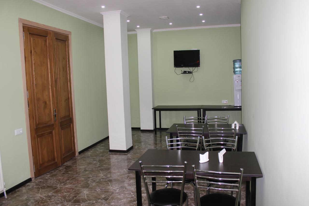 Getaway Hotel Тбилиси Екстериор снимка