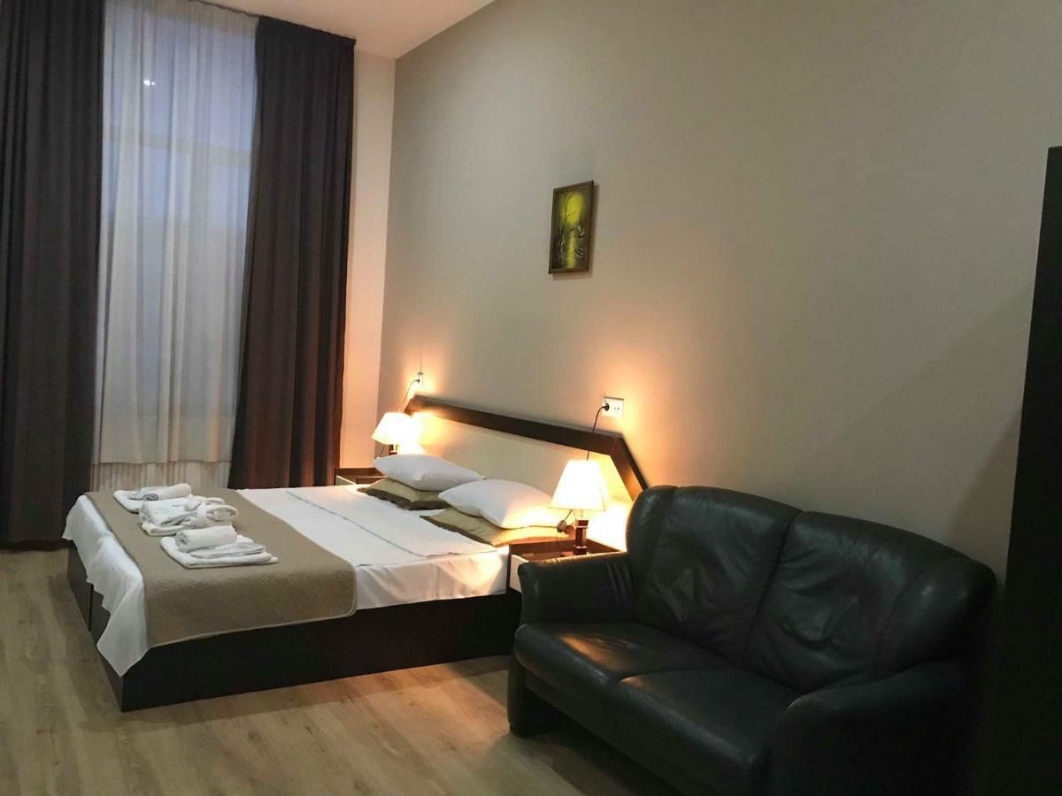 Getaway Hotel Тбилиси Екстериор снимка